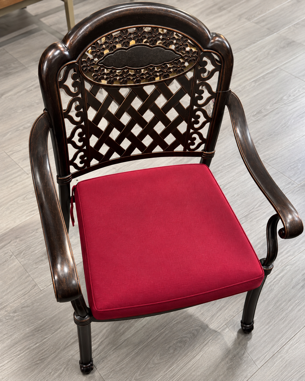 Ornate Cast Aluminium Outdoor Armchair – 65 × 64 × 92 cm