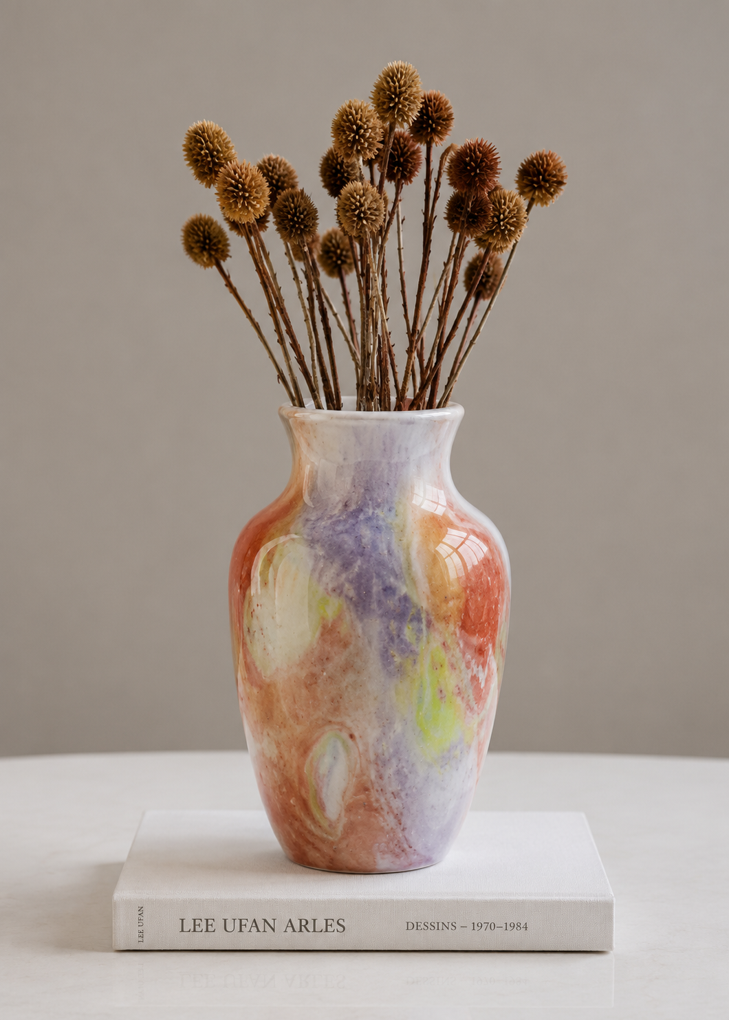Luxury Hand-Blown Art Glass Decorative Vase.    Item No: WS.26-168.