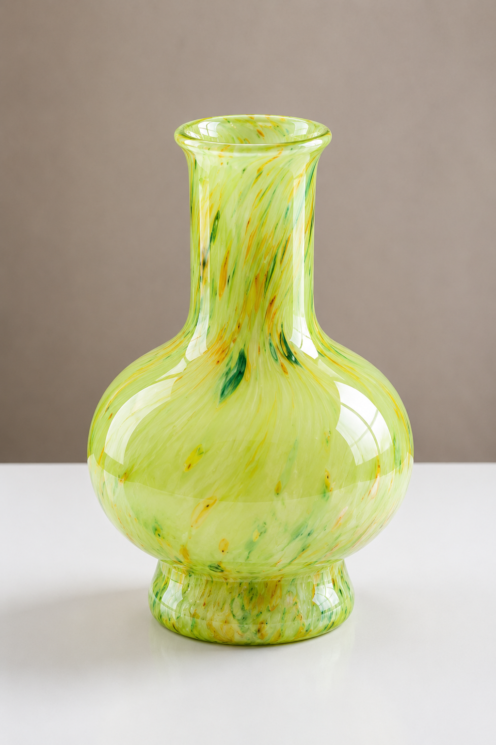 Decorative Glass Vase – Green Swirl Design. Item No: WS.26-161