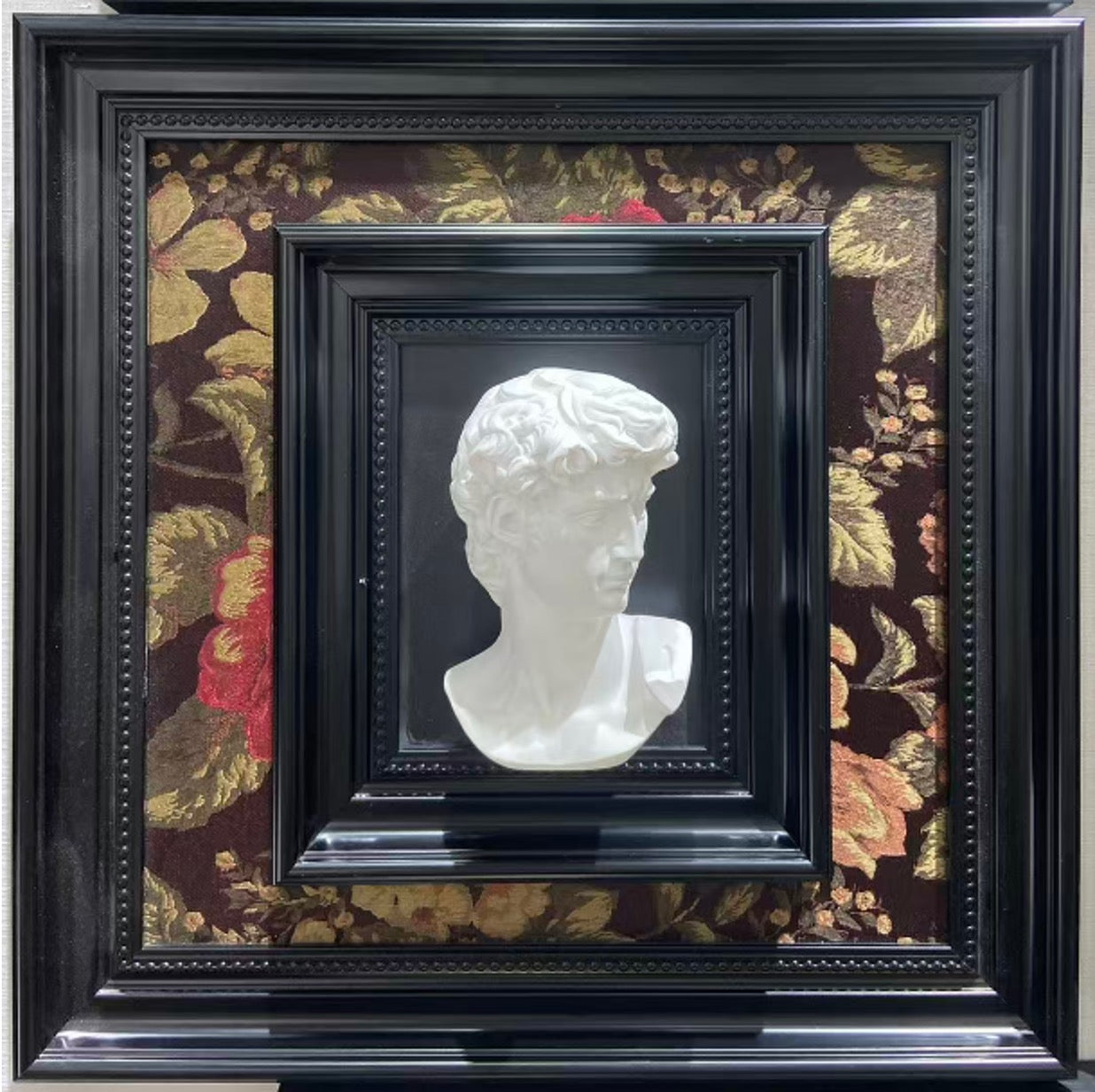Classic Sculptural Wall Art Frame – Luxury Floral Heritage Design (44-44cm). ITEM NO: LY-010